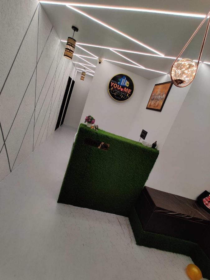 Utrān Oyo 91692 The You And Me Hotel المظهر الخارجي الصورة