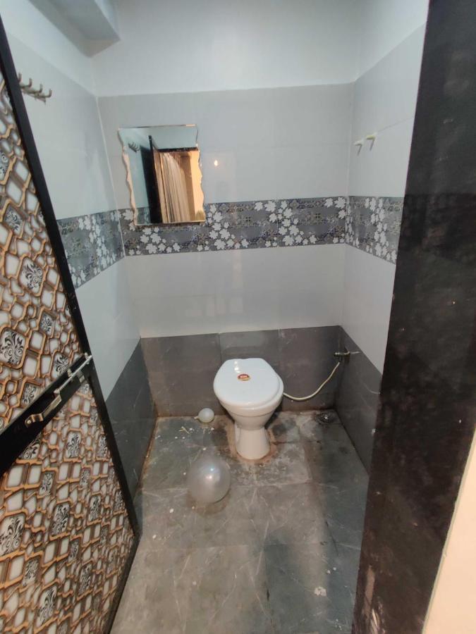 Utrān Oyo 91692 The You And Me Hotel المظهر الخارجي الصورة