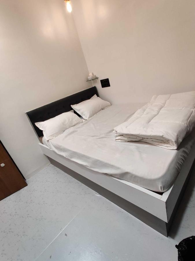 Utrān Oyo 91692 The You And Me Hotel المظهر الخارجي الصورة