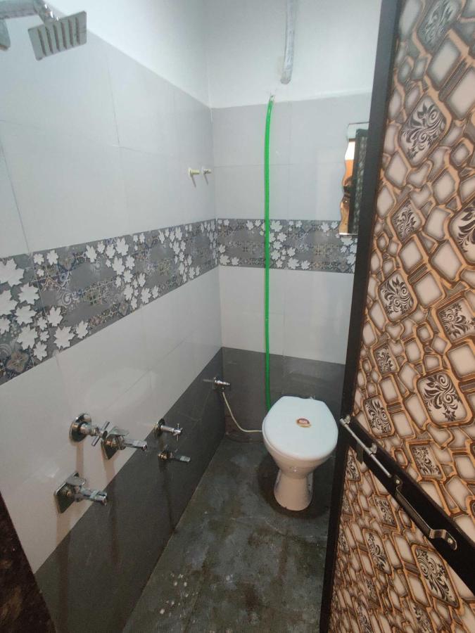 Utrān Oyo 91692 The You And Me Hotel المظهر الخارجي الصورة